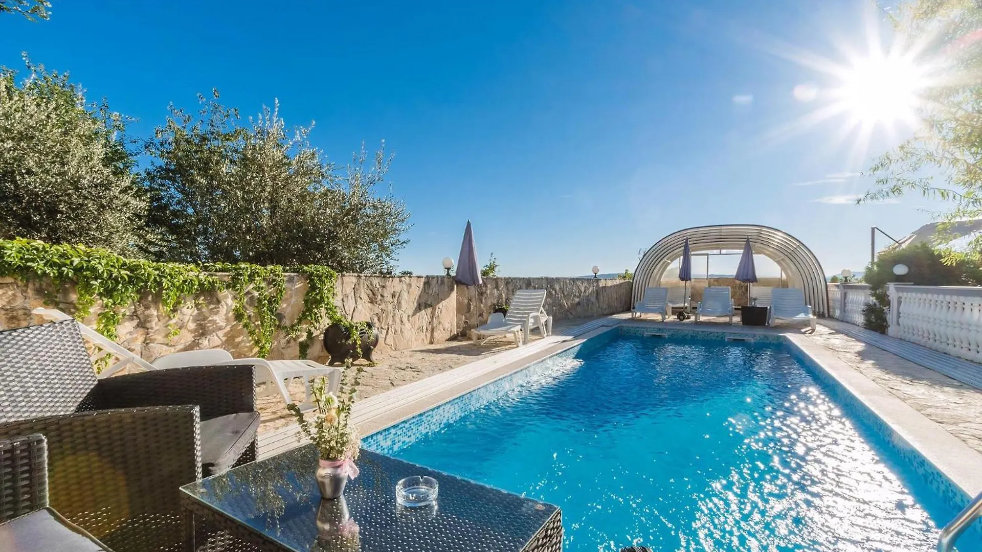 Wohnung Mit Grossem Pool Und Meerblick Crikvenica Apartment