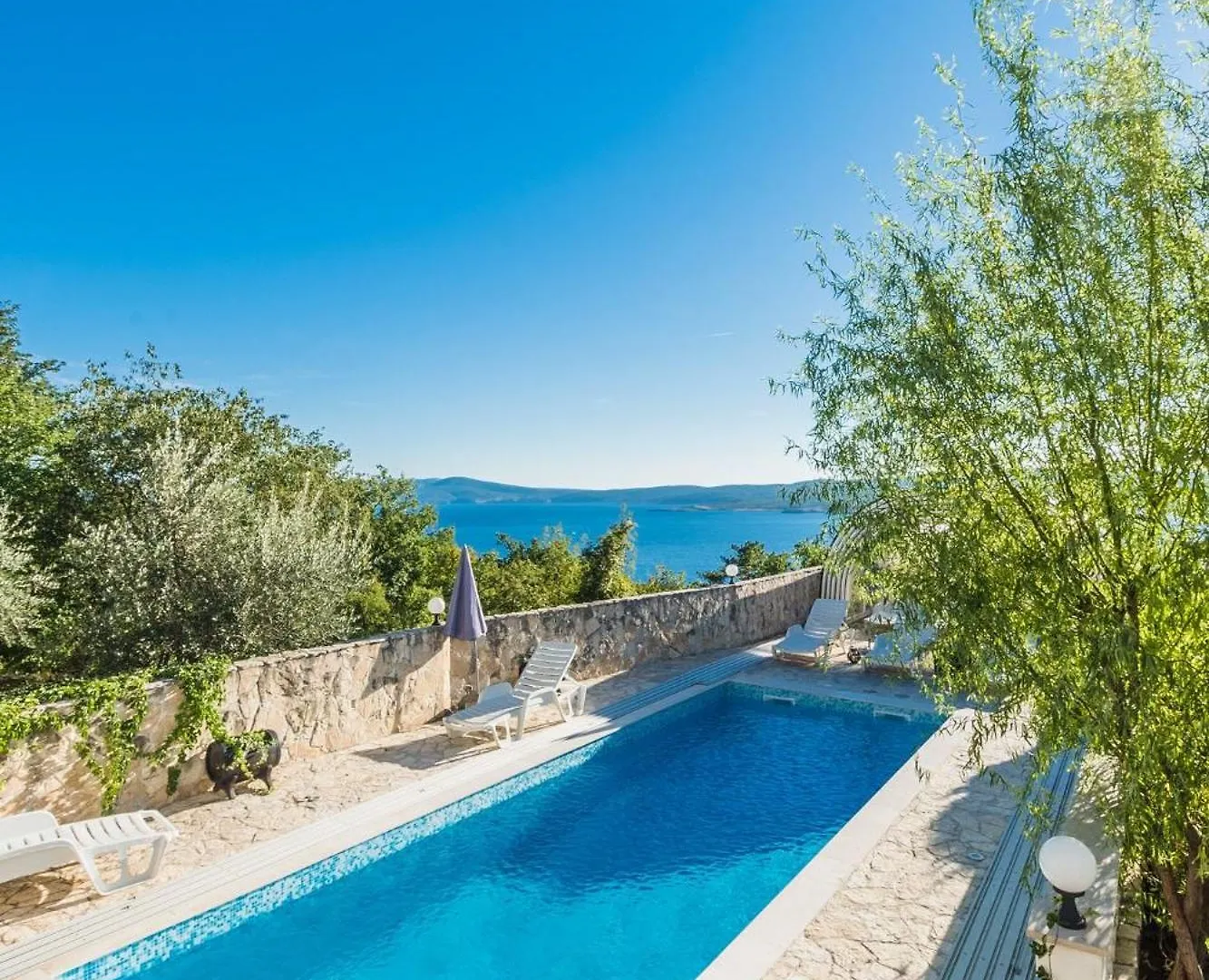 Wohnung Mit Grossem Pool Und Meerblick Crikvenica