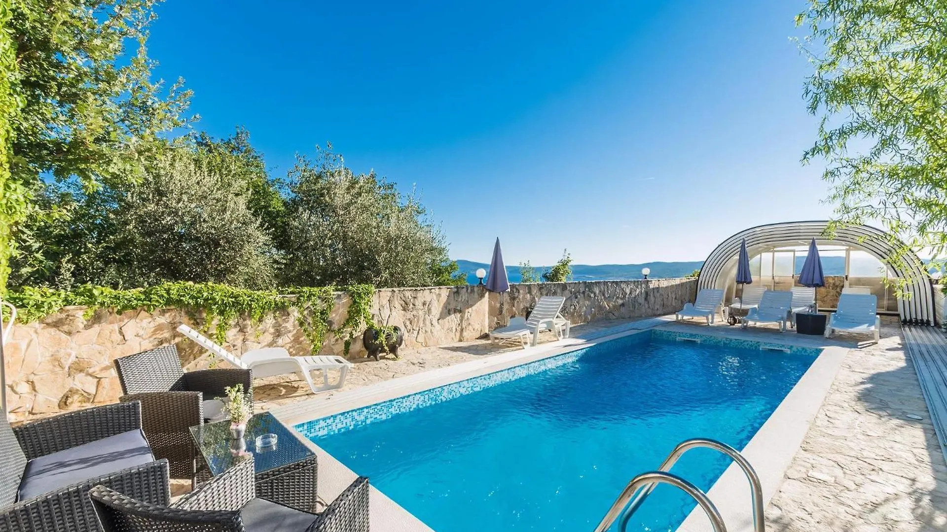 Wohnung Mit Grossem Pool Und Meerblick Crikvenica